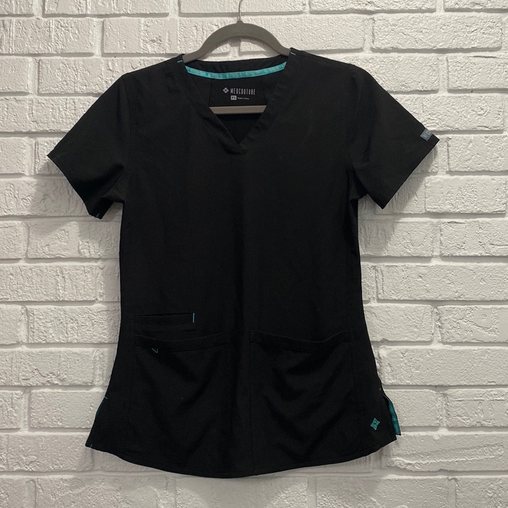 Med Couture workmen’s scrub top